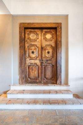Holztür aus dem 18. Jahrhundert