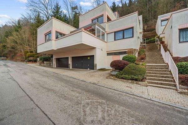 Gepflegte Außenanlage