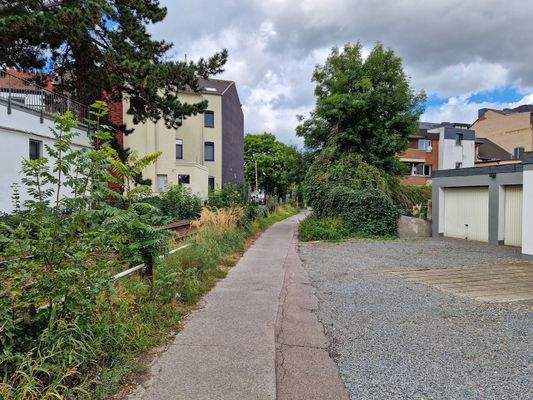 Rurdammweg Richtung Bahnübergang Tivolistraße in D