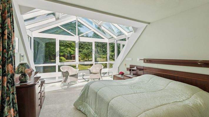 Elternschlafzimmer mit Ankleide und Bad en suite