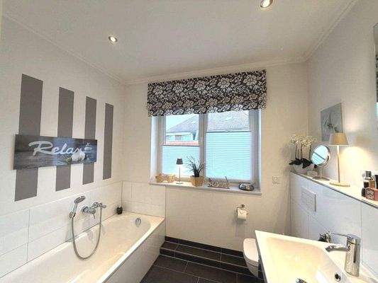 das edle Bad mit Vollausstattung