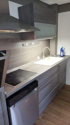 Küchenzeile mit Geschirrspüler