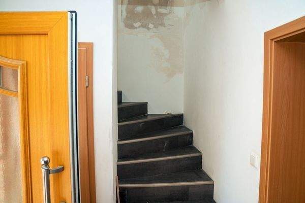 Treppe zur Wohnung DG