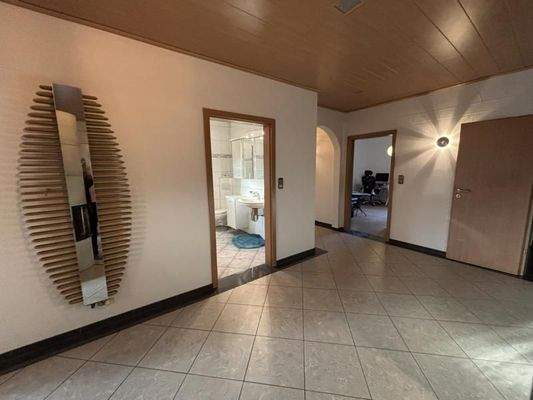 Stylische Heizung mit Spiegel