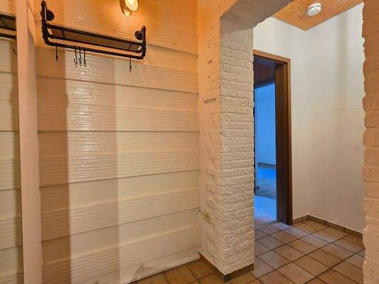 Kleine charmante Garderobe