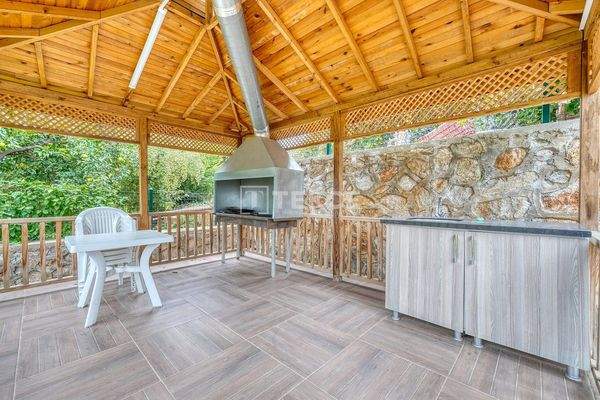 Elegant Property in a Complex Surrounded by Nature in Alanya