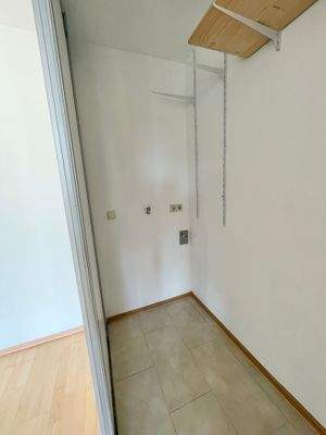 Abstellraum mit Waschm.-Anschluss.jpg