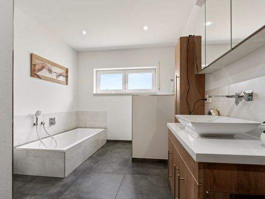 Erdgeschoss - Badezimmer