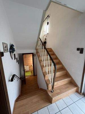 Treppenhaus mit Zugang Gäste WC