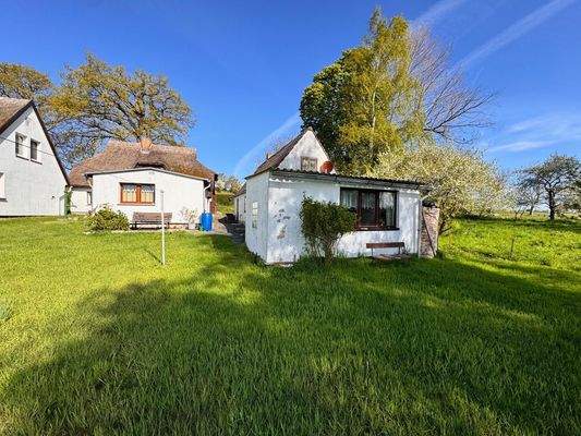 Bungalow + Nebengebäude