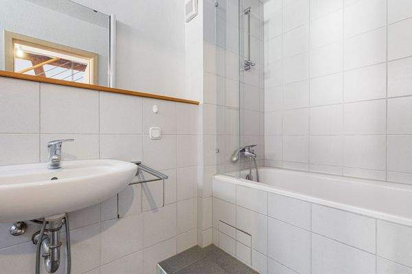 Mittlere Wohnung - Bad