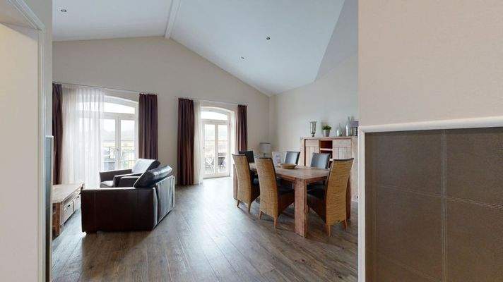 Wohnzimmer mit Essbereich