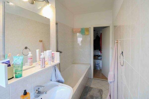 Badezimmer Ansicht 02