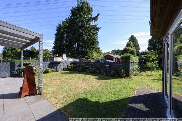 2 Blick in den Garten