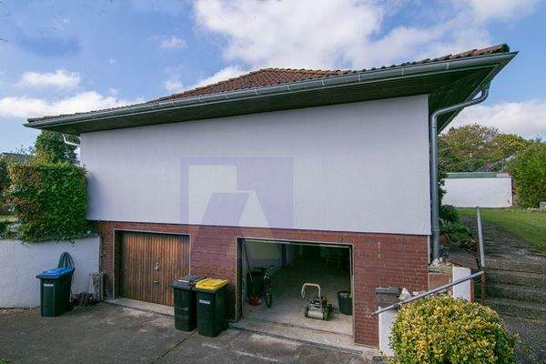 Nord-Ostseite mit Garagen