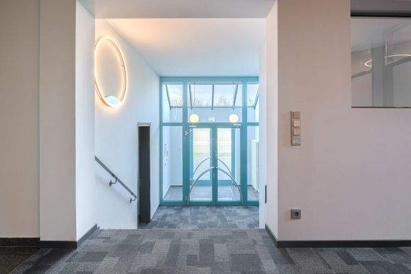 Seiteneingang Treppe Raum 8