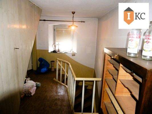 Flur OG mit EG zum Dachgeschoß