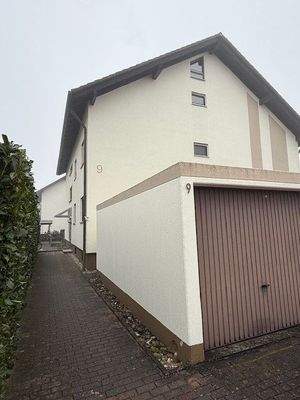 Hausansicht mit Garage.jpg