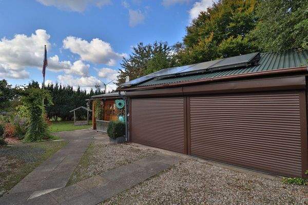 Doppelgarage mit Solar und PV