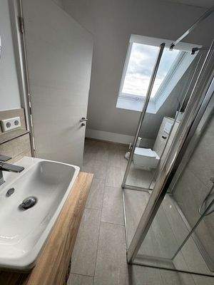 Oberes Bad mit Dusche und WC