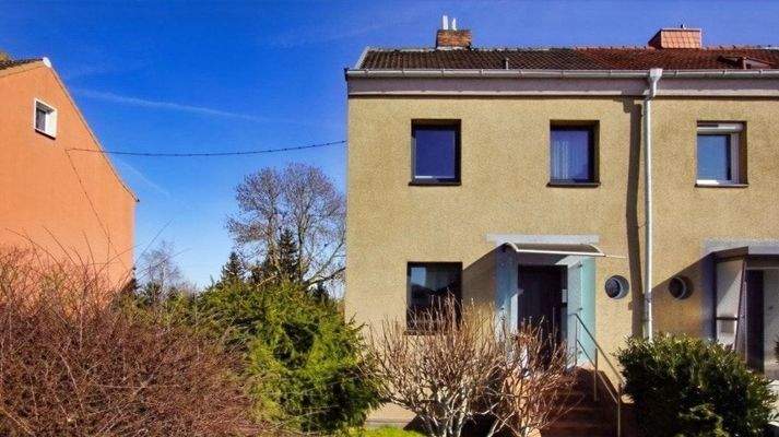 straßenseitige Ansicht