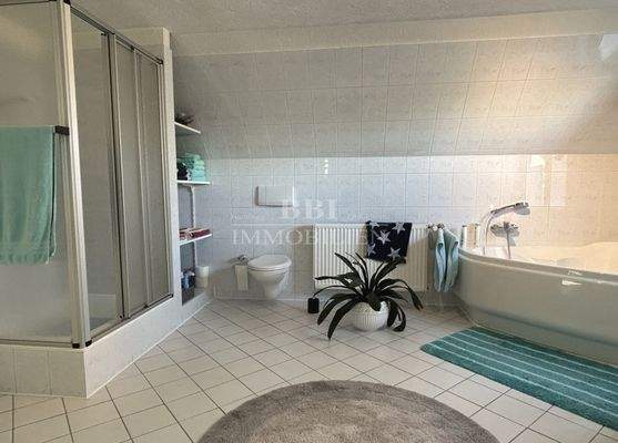 Großzügiges Vollbad