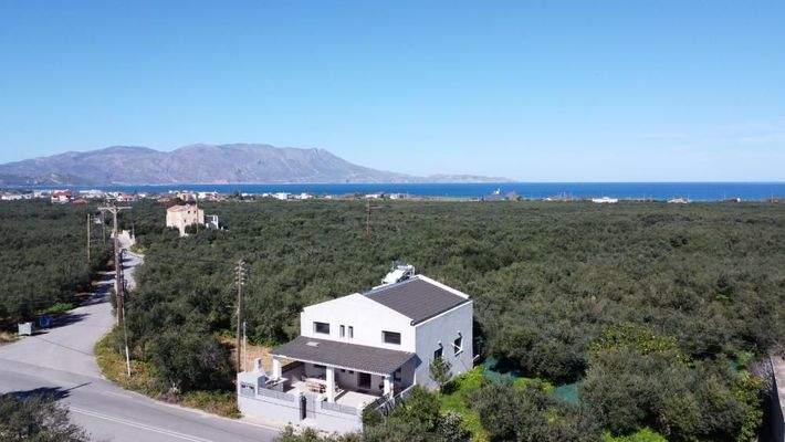 Kreta, Drapanias: Neubauhaus inmitten von Olivenhainen in Strandnähe zu verkaufen