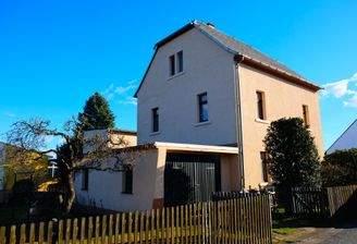 01 Einfamilienhaus mit angebauter Garage.jpg