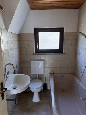Bad mit Wanne (2)