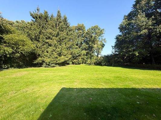 Großzügiger Garten