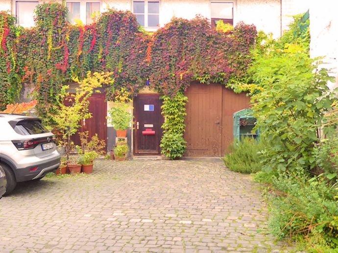 Frankfurt-Seckbach: Fabelhaftes 3 Familienhaus & Hofhaus mit Wohnung und 62 m² Kunstwerkstatt