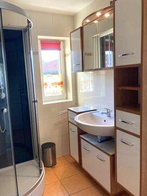 Badezimmer 2 Dusche.jpg