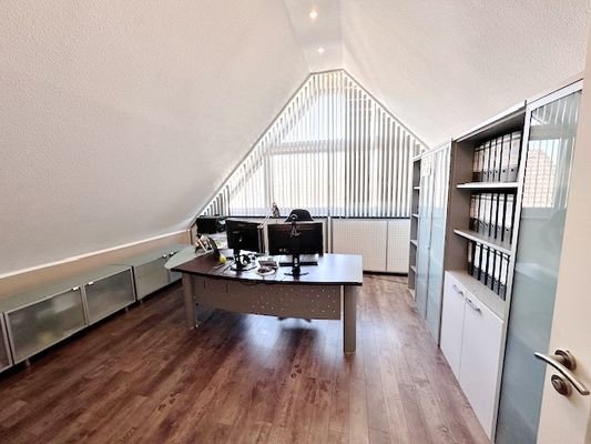 Büro 1 Spitzboden 