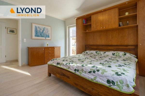 Schlafzimmer / Zugang zum Garten
