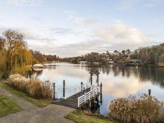 Private jetty with up to 3 boat moorings