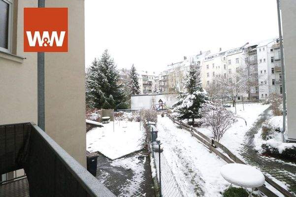 Blick vom Balkon in den Hinterhof