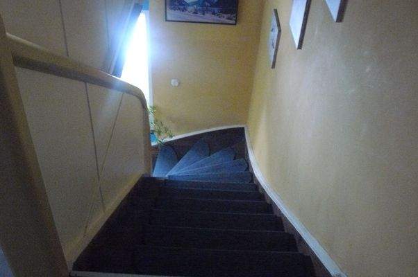 P1050172-Treppe vom UG in den 1. Stock