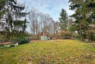 BLICK VON DER STRASSE