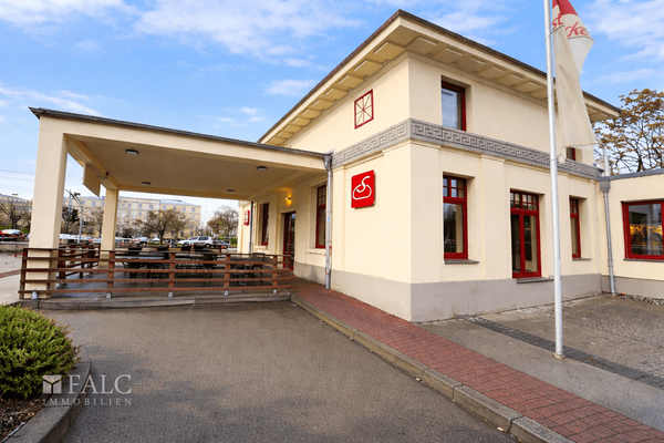 Zutritt vom Parkplatz 