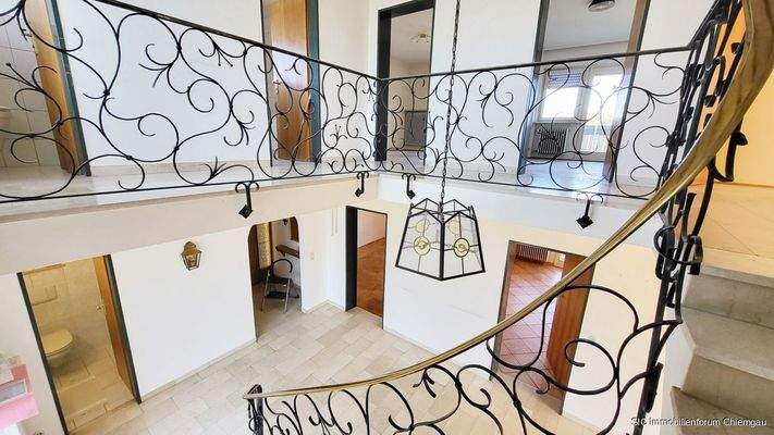 Großzügiges Treppenhaus