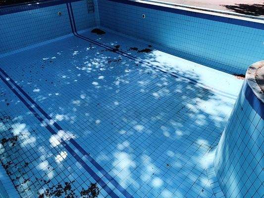 Kreta, Vryses: Wohngebäude mit Pool und Bergblick zu verkaufen – Ideale Investition im Apokoronas!