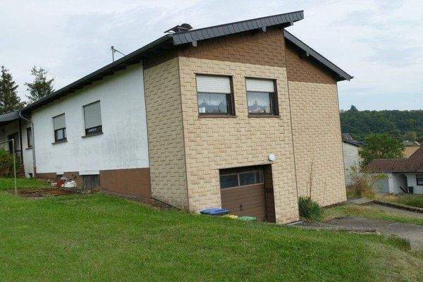 mit Garage im Untergeschoss