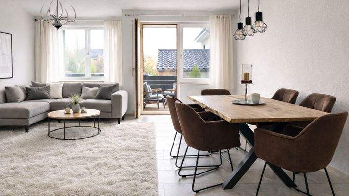 Beispiel: Offener Wohn-Essbereich mit Zugang zum Balkon