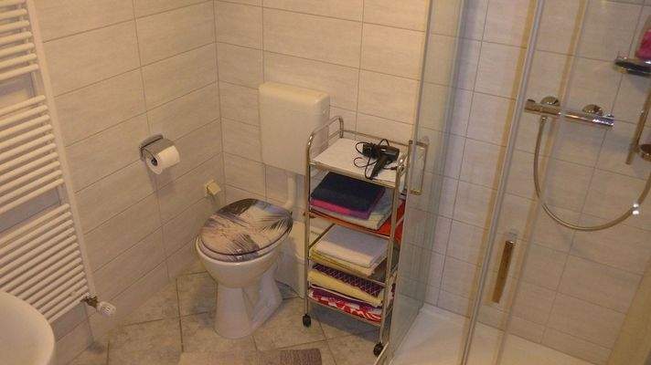 Bad im Keller rechte Hälfte