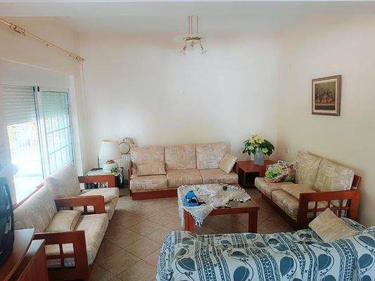 Kreta, Vryses: Wohngebäude mit Pool und Bergblick zu verkaufen – Ideale Investition im Apokoronas!