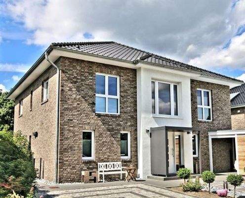 A5D9D3AC1BF44CA19AEDB86CF18F25CD