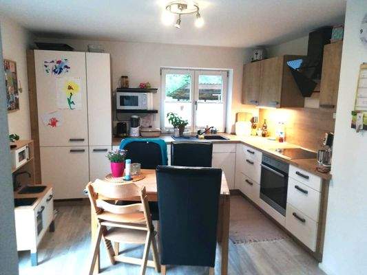 Küche mit angrenzendem Esszimmer