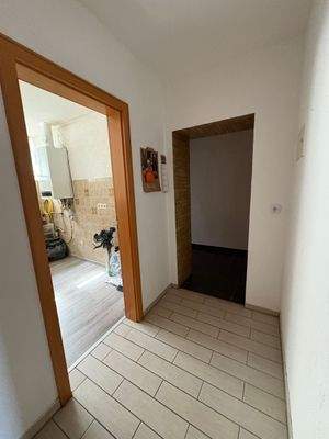 Flur mit zwei Eingängen