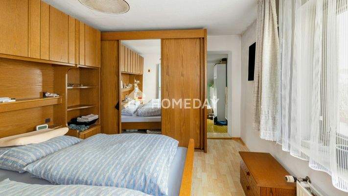 1. OG Schlafzimmer 1