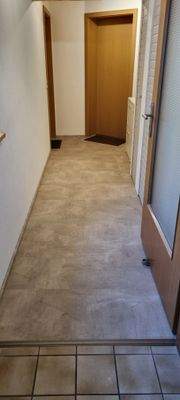 Flur zu den 2 Dachwohnungen